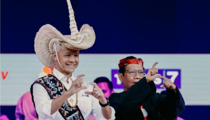 Jubir TPN Jelaskan Makna Baju Adat Ganjar Mahfud Saat Debat