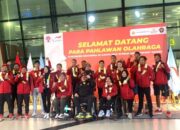 Tim Indonesia Disambut Pengalungan Bunga Setelah Raih Peringkat Dua WAG 2023