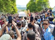 Kericuhan Pecah saat Jenazah Lukas Enembe Tiba di Sentani
