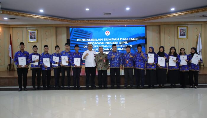 Sesmenpora Ambil Sumpah dan Janji 11 PNS Alumnus STAN