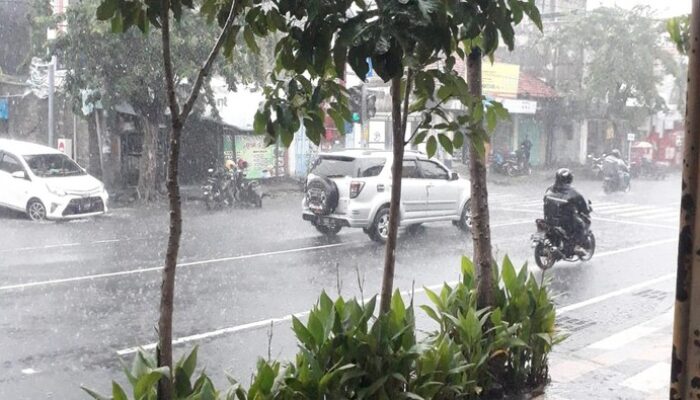 Warga Sumedang Dihimbau Waspadai Cuaca Ekstrem