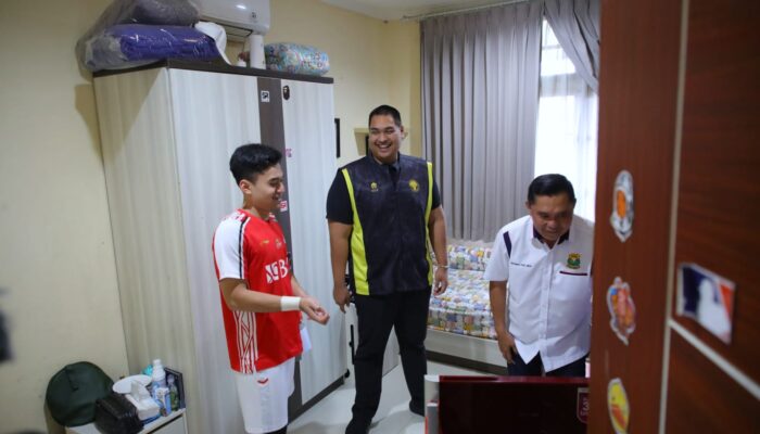 Pastikan Persiapan Menuju Olimpiade 2024, Menpora Dito Kunjungi Tim Bulutangkis Pelatnas PBSI Cipayung