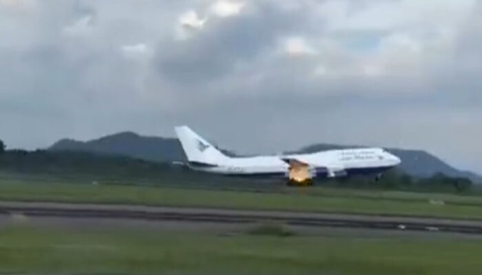 Viral Pesawat Garuda Pengangkut 450 Calon Jemaah Haji asal Gowa Keluarkan Percikan Api di Mesin