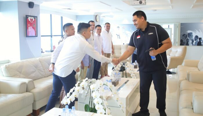 Disambut Menpora Dito, Tim Polo Berkuda Indonesia Berkunjung ke Kemenpora