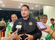 Menpora Dito Tunjukkan Semangat Olimpiade dengan Kenakan Jersey Kontingen Indonesia di Penutupan PON XXI