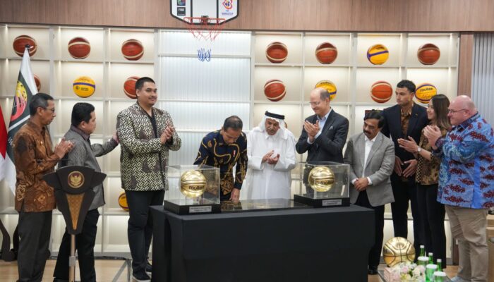 Menpora Dito dan Presiden Jokowi Dorong Pengembangan Basket lewat Kantor FIBA