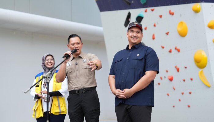 Menpora Dito Dampingi AHY Tinjau Cibubur Youth Elite Sport Center