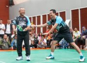 Taufik Hidayat dan Abdul Mu’ti Menangkan Laga Eksibisi di Penutupan Liga Bulutangkis Kemendikdasmen 2025