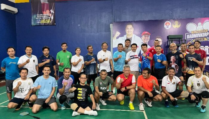Kemenpora Badminton Club Gelar Pertandingan dengan Forum Staf Ahli Menteri