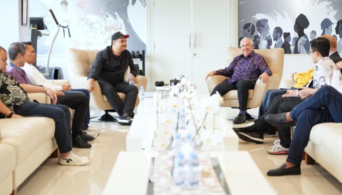 Presiden IIHF Temui Menpora Dito, Bahas Masa Depan Hoki Es Indonesia