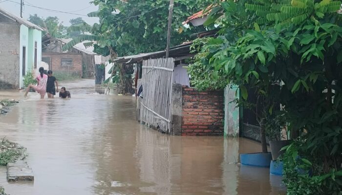 Dua Hari Terendam, Warga Kampung Belokang Bekasi Menanti Bantuan Pemerintah